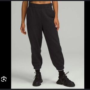 Lululemon high rise relaxed cropped jogger size 8